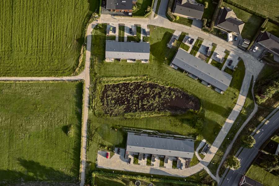 Fortid og fremtid mødes i stålbeklædte rækkehuse med historie i baghaven, Jernaldervej 8, 8600 Silkeborg